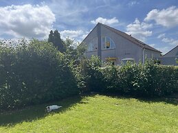 Snug Holiday Home With Garden