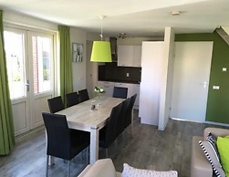 Elegant Holiday Home With Garden