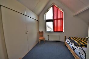 Lively Bungalow on the Water