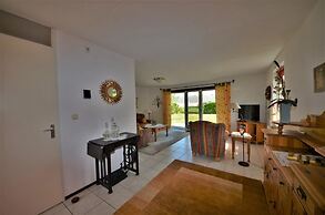 Lively Bungalow on the Water