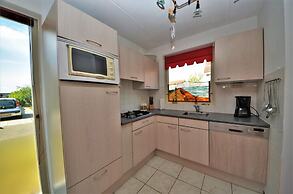 Lively Bungalow on the Water