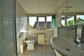 Lively Bungalow on the Water