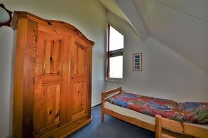 Lively Bungalow on the Water