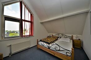 Lively Bungalow on the Water