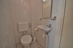 Lively Bungalow on the Water