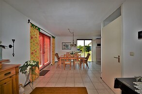 Lively Bungalow on the Water