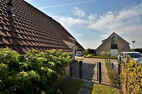 Lively Bungalow on the Water