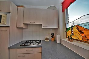 Lively Bungalow on the Water