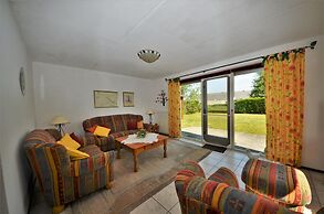 Lively Bungalow on the Water