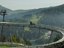 Lively Chalet With hot tub