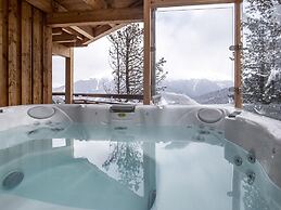 Lively Chalet With hot tub