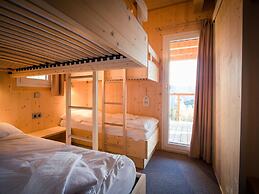 Lively Chalet With hot tub