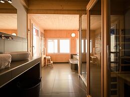 Lively Chalet With hot tub