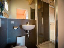 Lively Chalet With hot tub