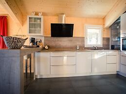 Lively Chalet With hot tub