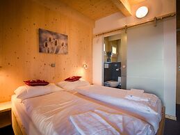 Lively Chalet With hot tub