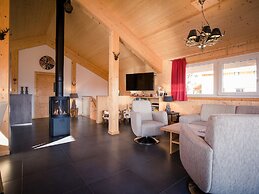 Lively Chalet With hot tub