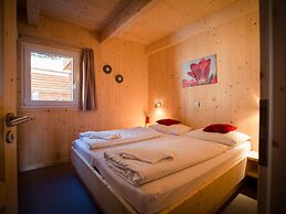 Lively Chalet With hot tub