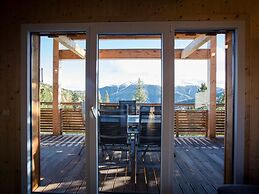 Spacious Chalet With hot tub