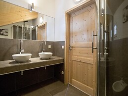 Attractive Chalet With hot tub