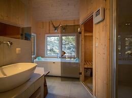 Modern Cottage With Whirlpool