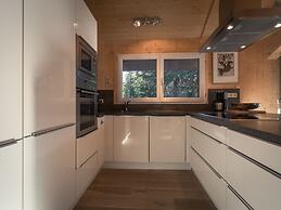 Modern Cottage With Whirlpool