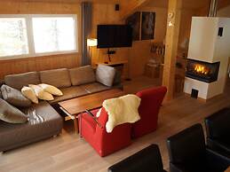 Modern Cottage With Whirlpool