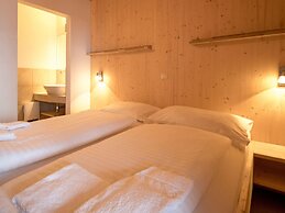 Modern Cottage With Whirlpool