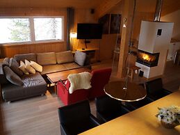 Modern Cottage With Whirlpool