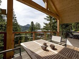 Modern Cottage With Whirlpool