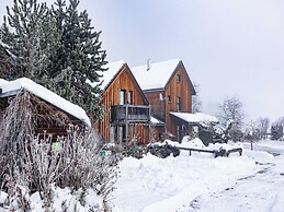 Cosy Chalet With Terrace