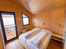 Luxurious Chalet With Outdoor Whirlpool