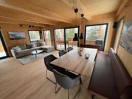 Luxurious Chalet With Outdoor Whirlpool