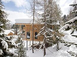 Luxurious Chalet With Outdoor Whirlpool