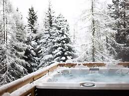 Luxurious Chalet With Outdoor Whirlpool