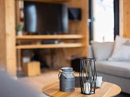 Luxurious Chalet With Outdoor Whirlpool