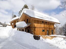 Luxurious Chalet With Outdoor Whirlpool