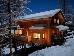 Luxurious Chalet With Outdoor Whirlpool