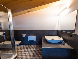 Luxurious Chalet With Outdoor Whirlpool