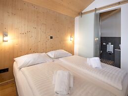 Luxurious Chalet With Outdoor Whirlpool