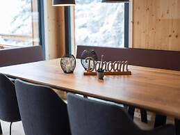 Luxurious Chalet With Outdoor Whirlpool