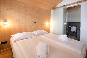 Luxurious Chalet With Outdoor Whirlpool