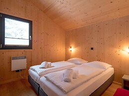 Luxurious Chalet With Outdoor Whirlpool