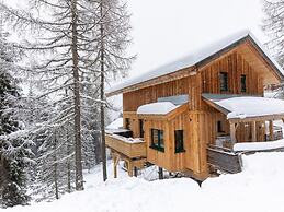 Luxurious Chalet With Outdoor Whirlpool