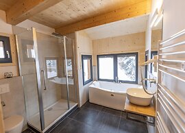 Luxurious Chalet With Outdoor Whirlpool
