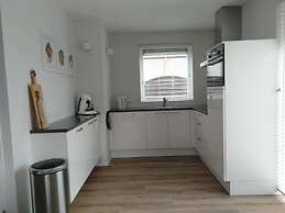 Amazing Bungalow With Garden