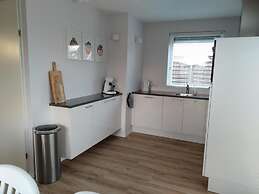 Amazing Bungalow With Garden