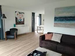 Amazing Bungalow With Garden