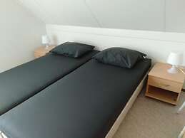 Amazing Bungalow With Garden