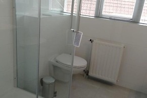 Amazing Bungalow With Garden